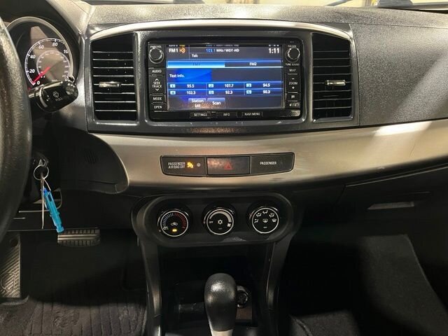 
 2014 Mitsubishi Lancer SE full									