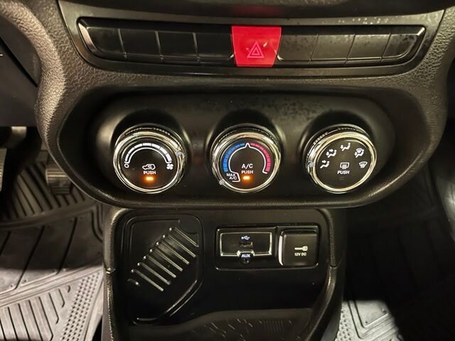 
 2015 Jeep Renegade Sport full									