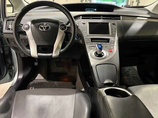 
 2015 Toyota Prius Plug-in Hybrid Advanced full									