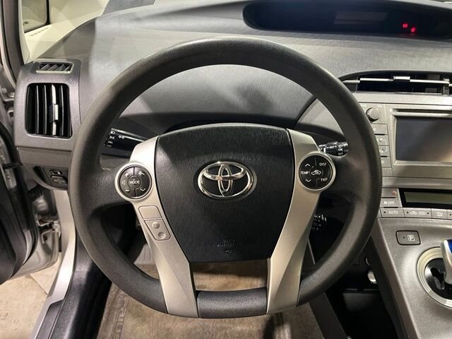 
 2014 Toyota Prius Two full									