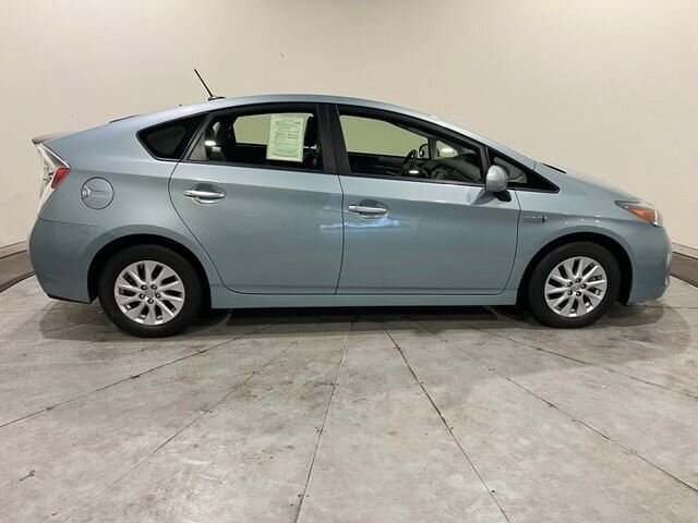
 2015 Toyota Prius Plug-in Hybrid Advanced full									