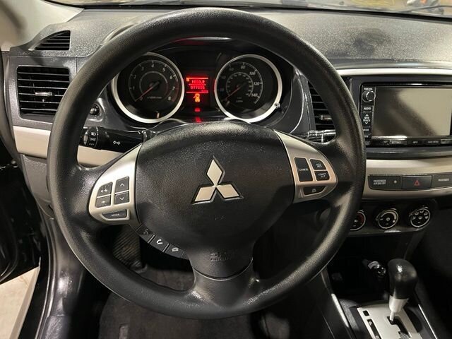 
 2014 Mitsubishi Lancer SE full									