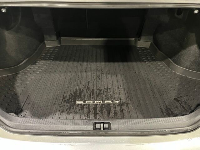 
 2019 Toyota Camry LE full									