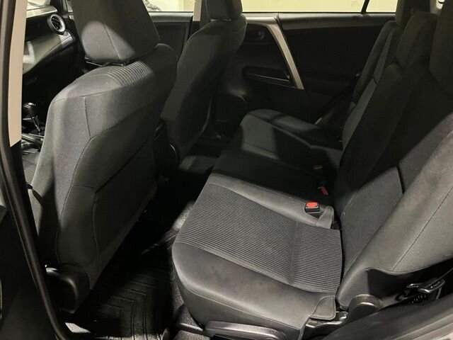 
 2017 Toyota RAV4 LE full									