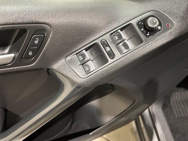 
 2017 Volkswagen Tiguan 2.0T Wolfsburg Edition 4Motion full									