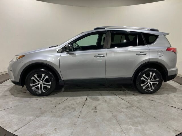 
 2017 Toyota RAV4 LE full									