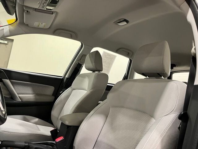 
 2017 Subaru Forester 2.5i full									