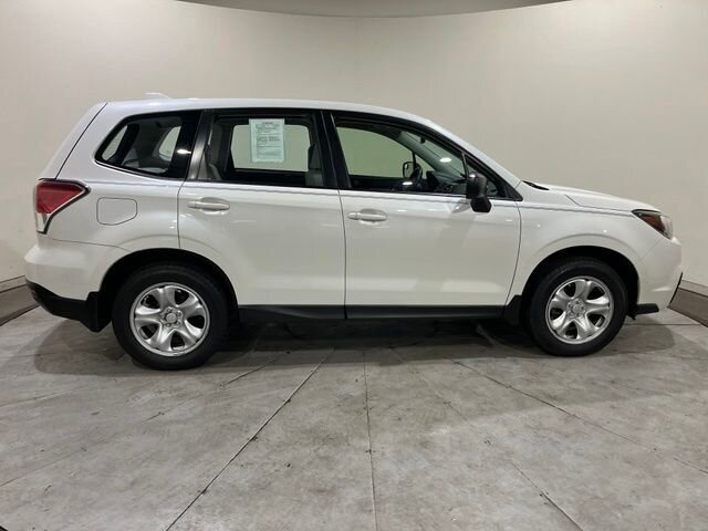 
 2017 Subaru Forester 2.5i full									