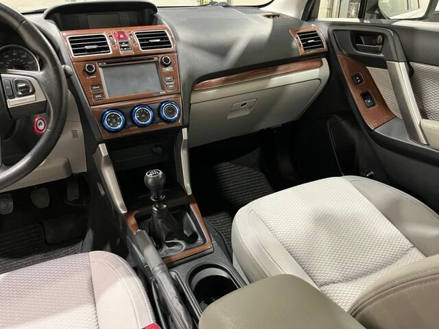 
 2017 Subaru Forester 2.5i full									