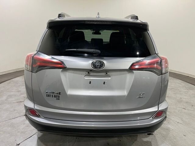 
 2017 Toyota RAV4 LE full									