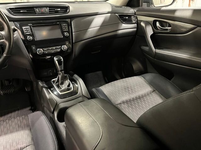 
 2017 Nissan Rogue SV full									