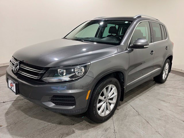 
 2017 Volkswagen Tiguan 2.0T Wolfsburg Edition 4Motion full									