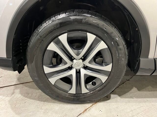 
 2017 Toyota RAV4 LE full									