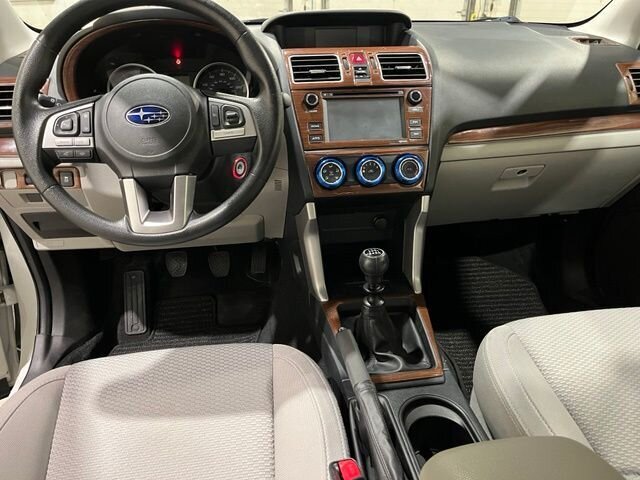 
 2017 Subaru Forester 2.5i full									