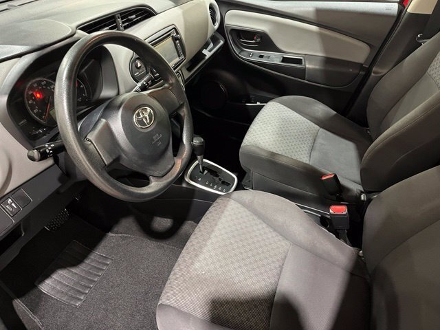 
 2015 Toyota Yaris L full									