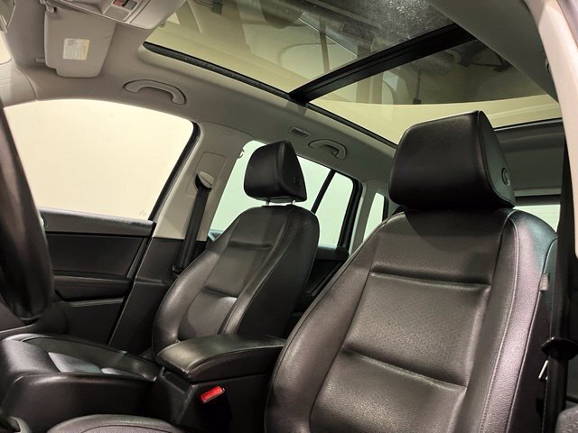 
 2017 Volkswagen Tiguan 2.0T Wolfsburg Edition 4Motion full									