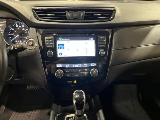 
 2017 Nissan Rogue SV full									