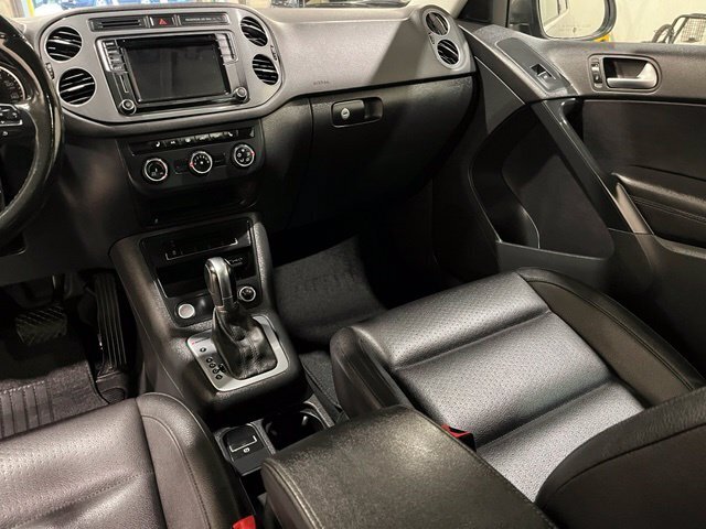 
 2017 Volkswagen Tiguan 2.0T Wolfsburg Edition 4Motion full									