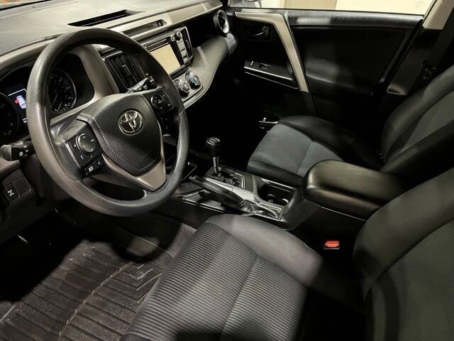 
 2017 Toyota RAV4 LE full									