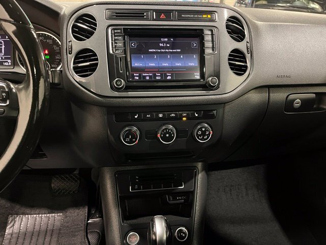 
 2017 Volkswagen Tiguan 2.0T Wolfsburg Edition 4Motion full									