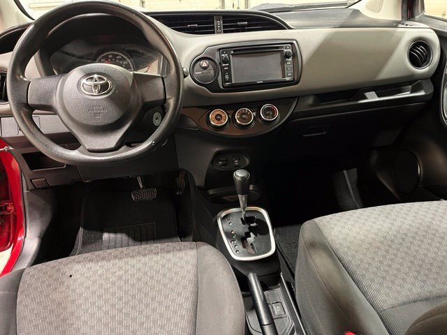 
 2015 Toyota Yaris L full									
