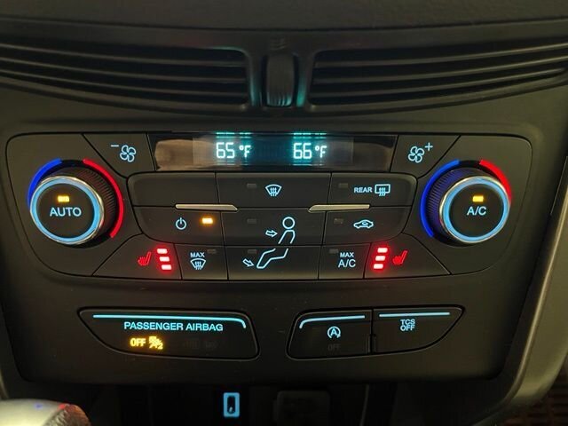 
 2017 Ford Escape SE full									