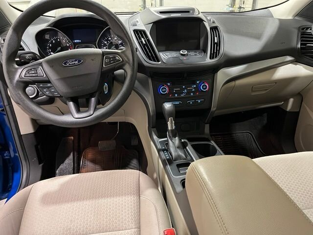 
 2017 Ford Escape SE full									