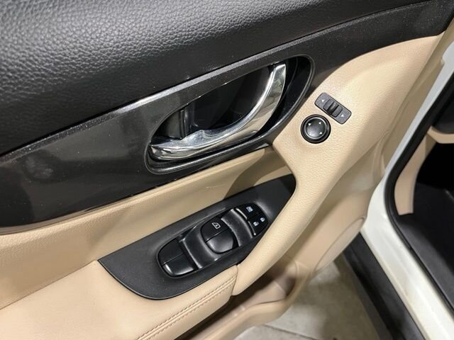 
 2019 Nissan Rogue SV full									
