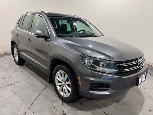 
 2017 Volkswagen Tiguan 2.0T Wolfsburg Edition 4Motion full									