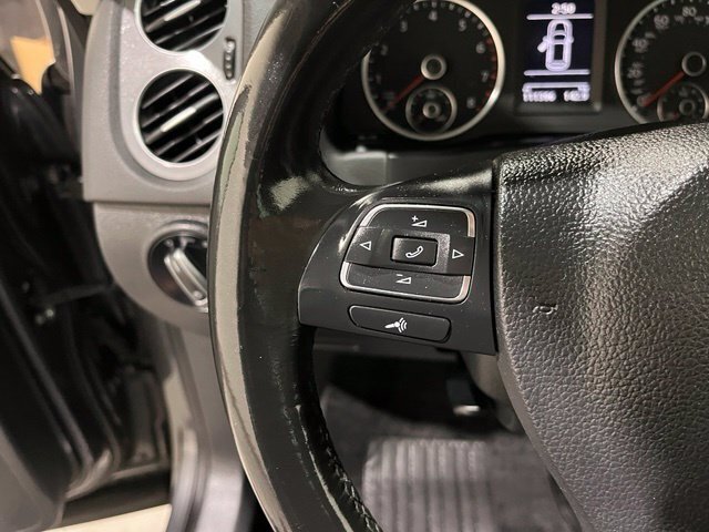 
 2017 Volkswagen Tiguan 2.0T Wolfsburg Edition 4Motion full									