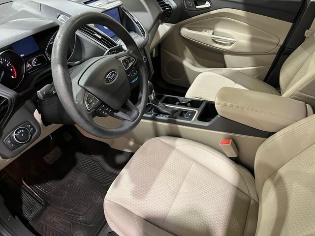 
 2017 Ford Escape SE full									