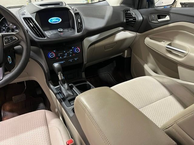 
 2017 Ford Escape SE full									