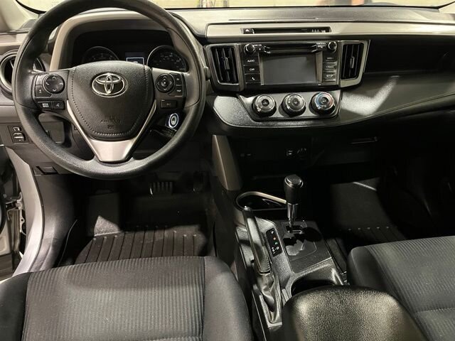 
 2017 Toyota RAV4 LE full									