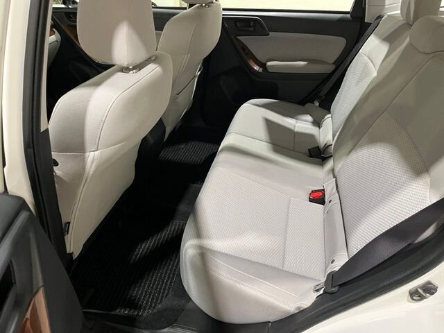 
 2017 Subaru Forester 2.5i full									