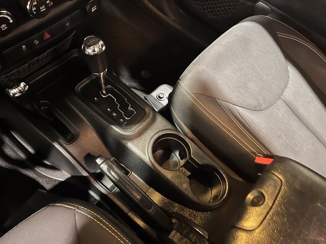 
 2015 Jeep Wrangler Unlimited Rubicon full									