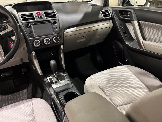 
 2017 Subaru Forester 2.5i full									