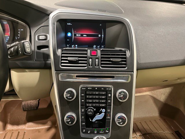 
 2016 Volvo XC60 T5 Platinum full									