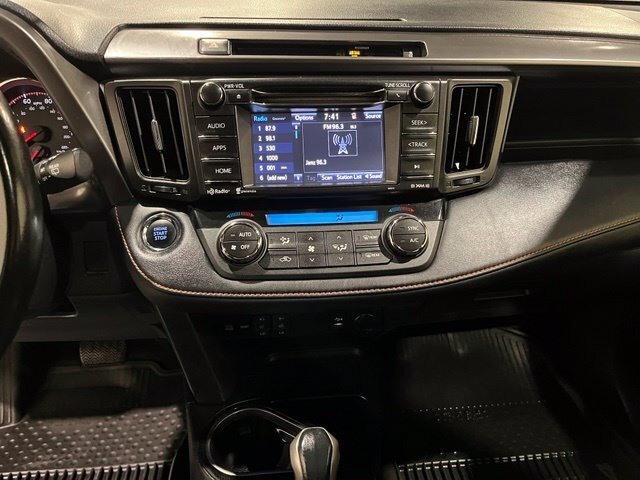 
 2016 Toyota RAV4 SE full									