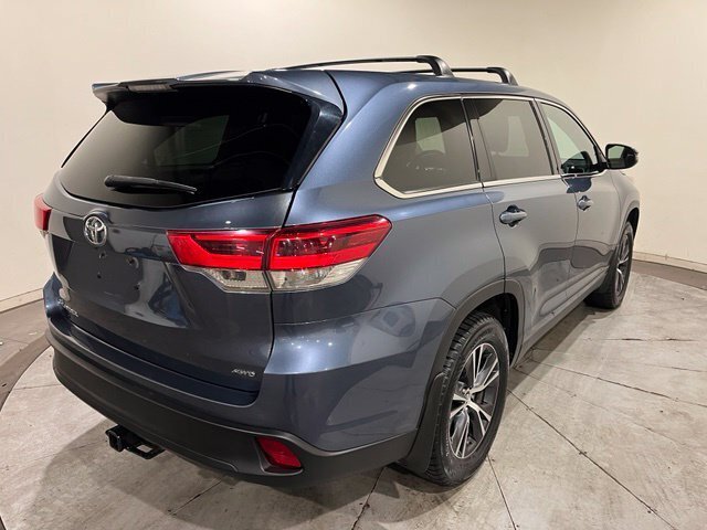 
 2019 Toyota Highlander LE full									