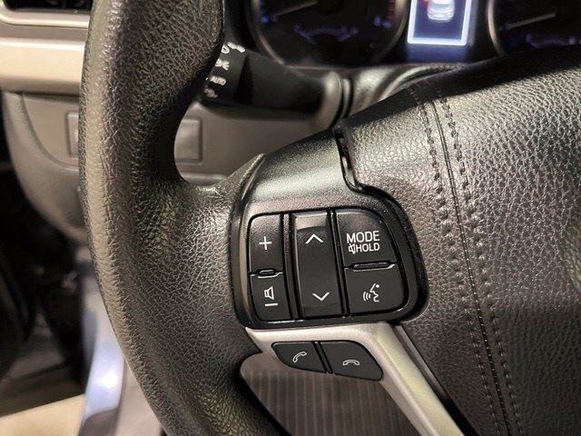 
 2019 Toyota Highlander LE full									
