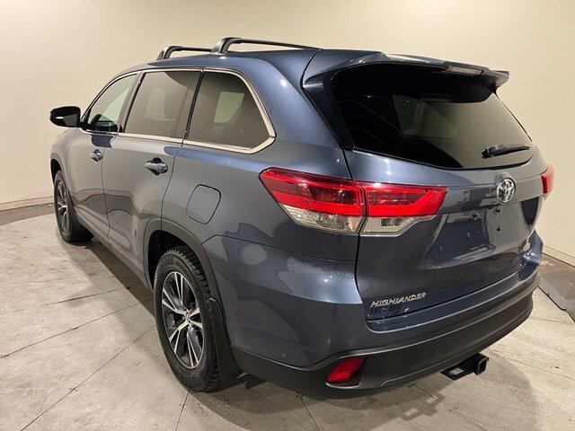 
 2019 Toyota Highlander LE full									