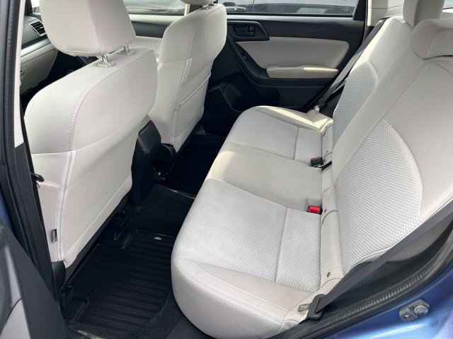 
 2017 Subaru Forester 2.5i full									