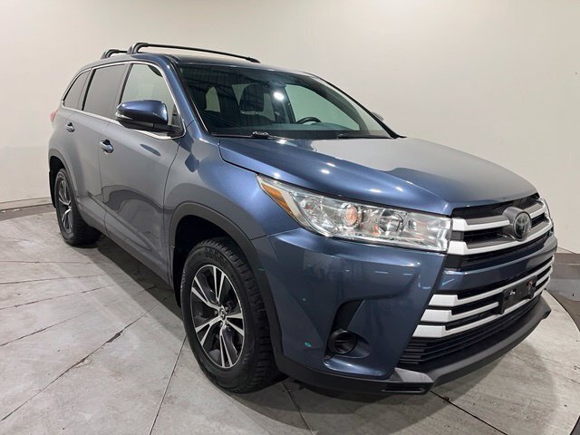 
 2019 Toyota Highlander LE full									