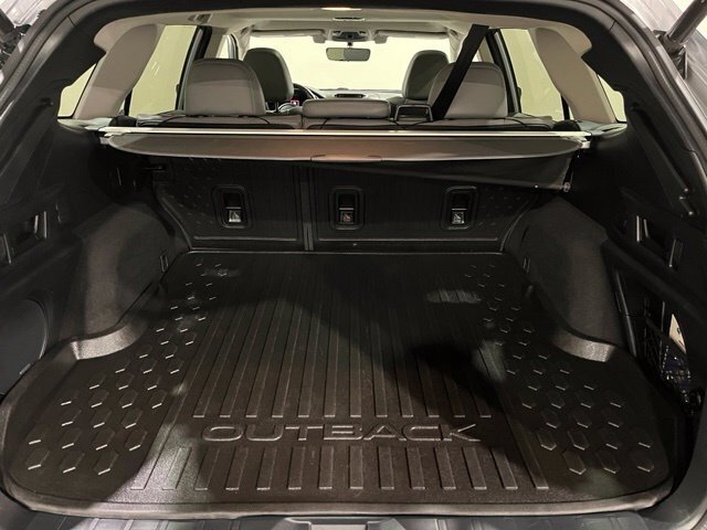 
 2020 Subaru Outback Limited XT full									