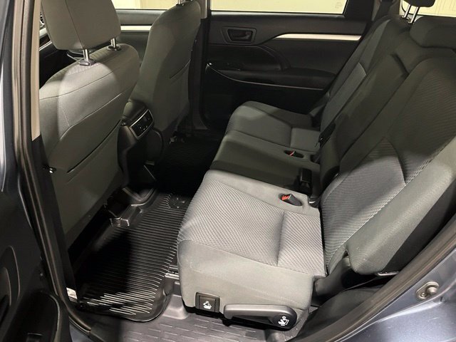 
 2019 Toyota Highlander LE full									