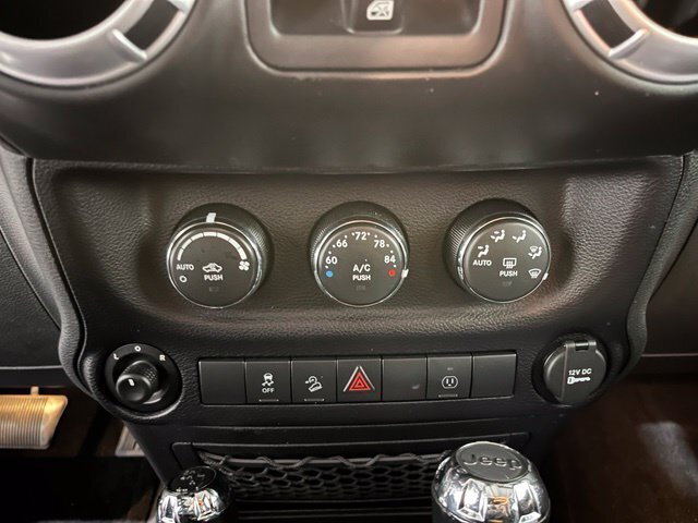 
 2015 Jeep Wrangler Unlimited Rubicon full									