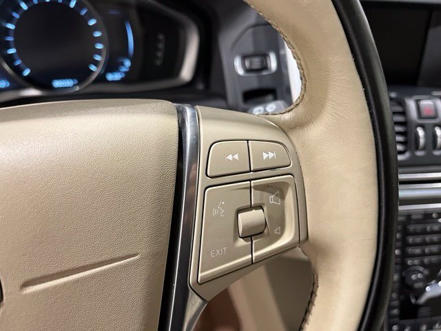 
 2016 Volvo XC60 T5 Platinum full									