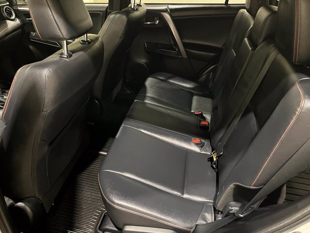 
 2016 Toyota RAV4 SE full									