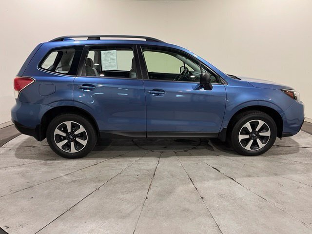 
 2017 Subaru Forester 2.5i full									
