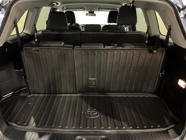 
 2019 Toyota Highlander LE full									